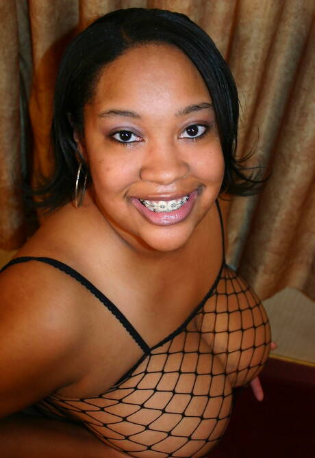 realblackfatties offers a xxx picture gallery with lass in sex scene