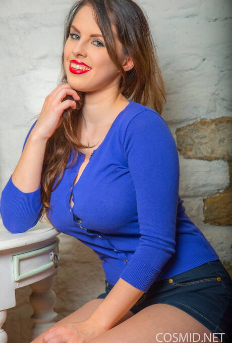 Cosmid invites you to browse their free photos with Jocelyn exhibit nice form