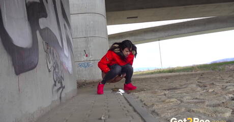 Got 2 Pee are pleased to offer you a free pictures featuring Billie in pissing fantasies