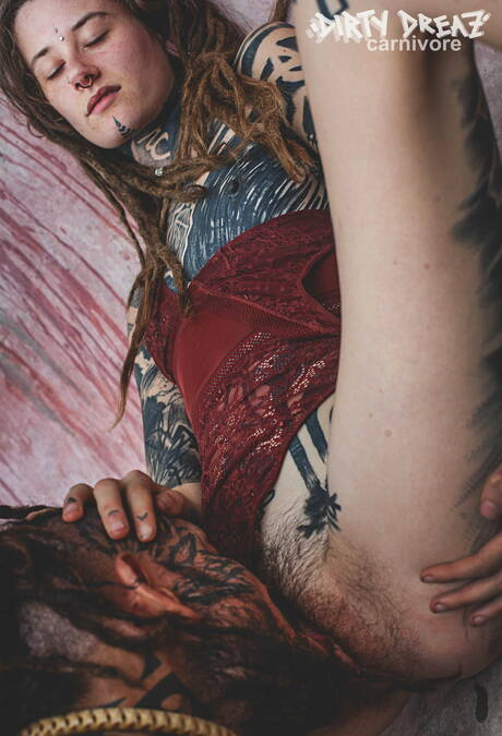 Dirty Dreaz Filmz invite you to explore a free pics with young woman in sucks on cock porn